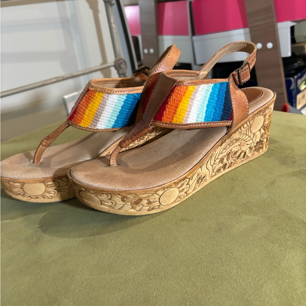 Sbicca women’s multicolored rainbow thong wedge sandals Aztec size 8 cork heel